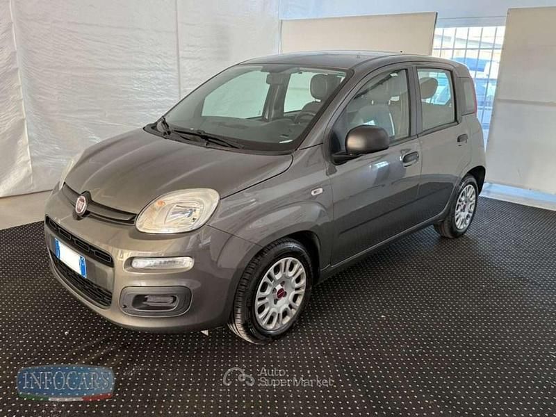 Usata Fiat Panda 70 CV (51 kW) 2022 Grigio scuro Utilitaria