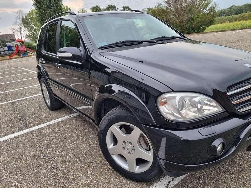 Nero Usata 2004 Mercedes ML400 SUV | 6000 € (Buon prezzo) - Immagine 1/4