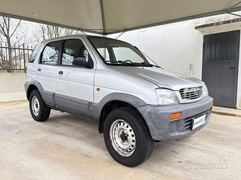 Usata Daihatsu Terios 83 CV (61 kW) 1999 Argento SUV