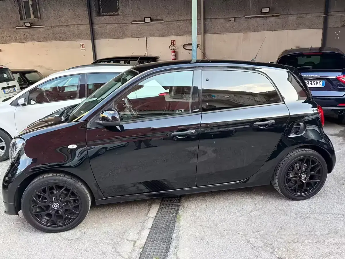Usata Smart ForFour Superpassion 90 CV (66 kW) 2019 Nero Utilitaria