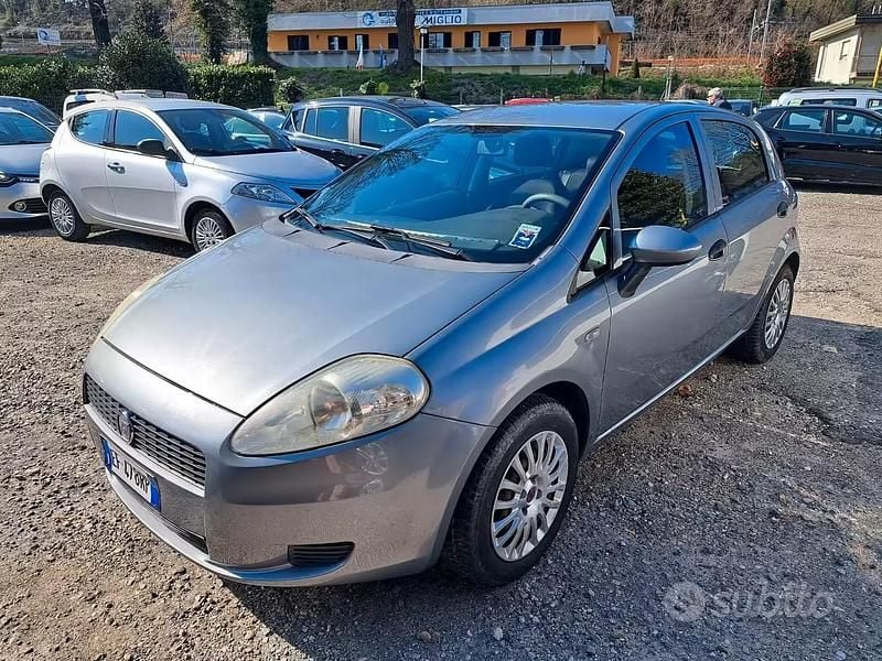 Usata Fiat Grande Punto 65 CV (47 kW) 2010 Grigio Utilitaria