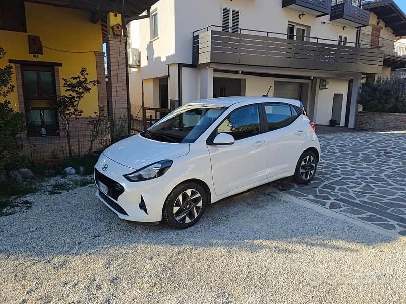 Usata Hyundai i10 63 CV (46 kW) 2024 Bianco Utilitaria