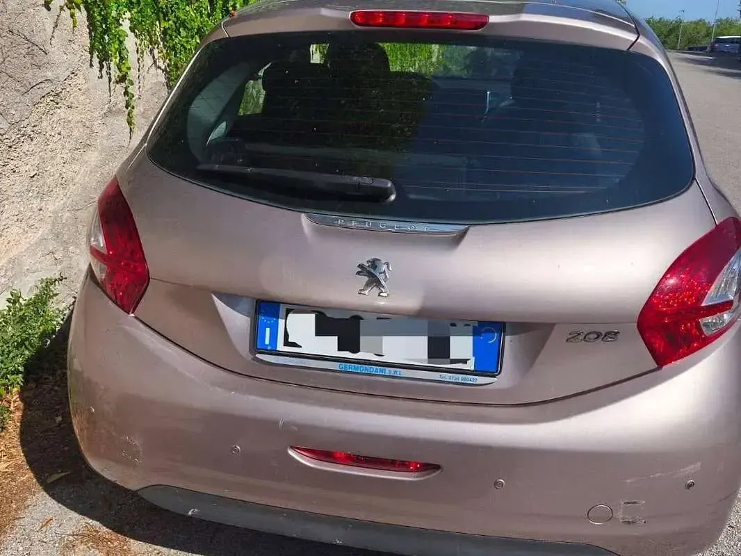 Usata Peugeot 208 82 CV (60 kW) 2012 Bronzo Utilitaria