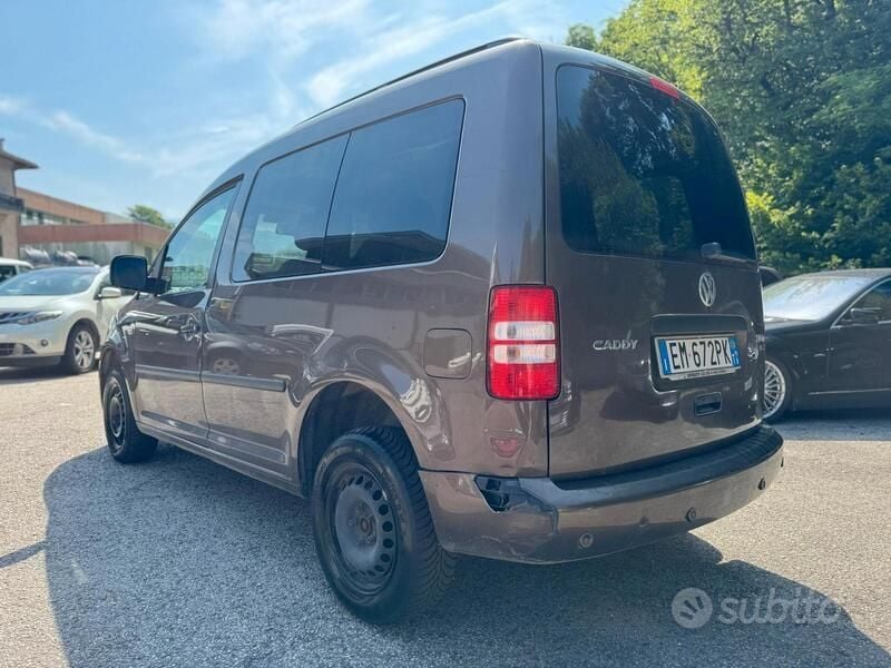 Usata VW Caddy Trendline 110 CV (80 kW) 2012 Marrone Monovolume