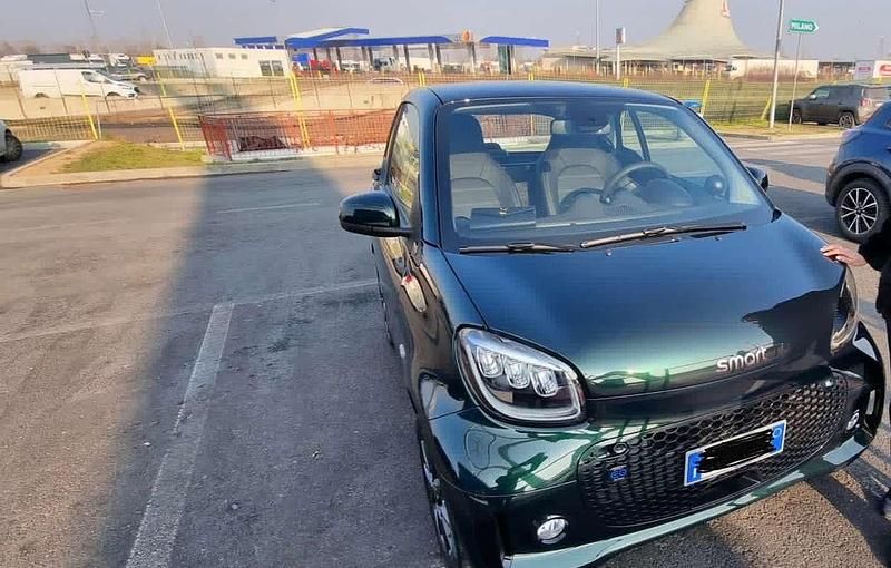 Usata Smart ForTwo Coupé 41 kW (56 CV) 2022 Verde Utilitaria