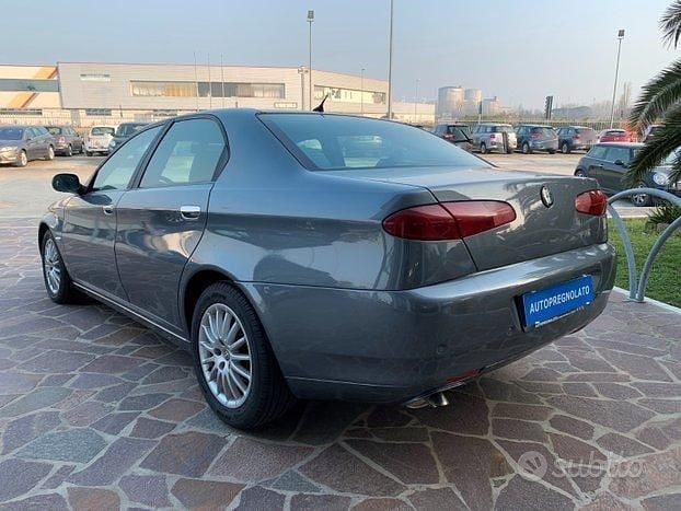 Usata Alfa Romeo 166 66 CV (48 kW) 2004 Grigio Berlina