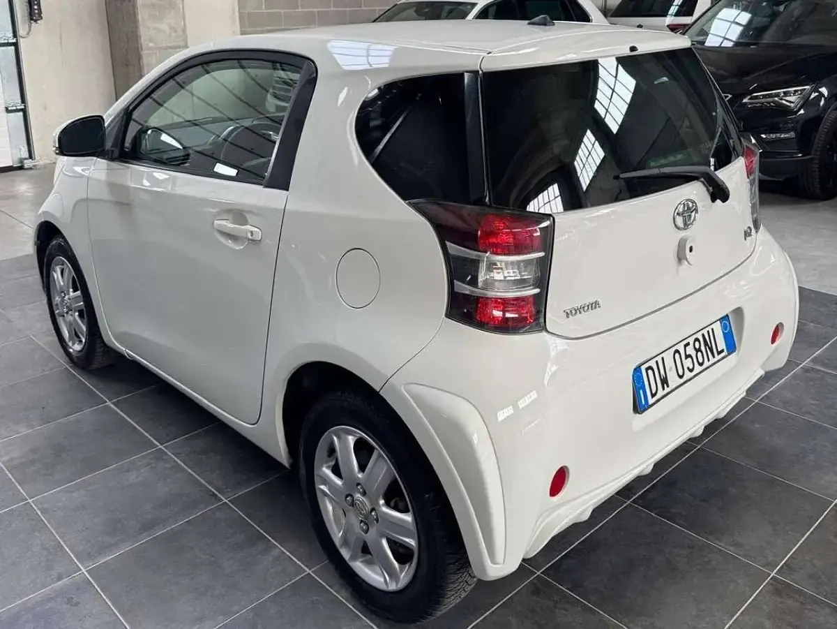 Usata Toyota iQ 68 CV (50 kW) 2009 Bianco Utilitaria