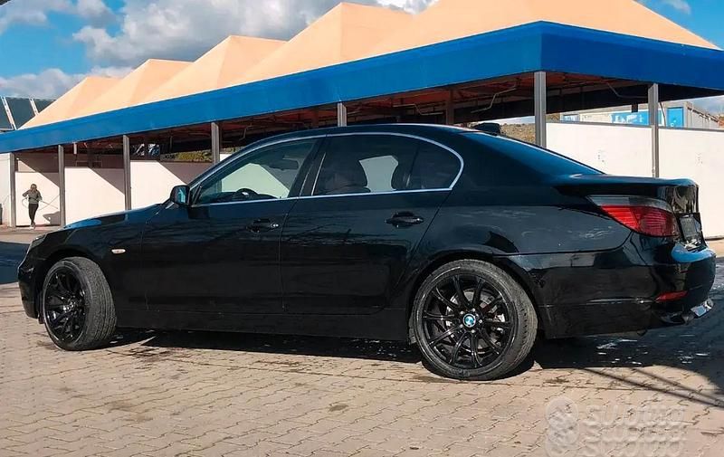 Usata BMW 520 163 CV (119 kW) 2007 Nero Berlina