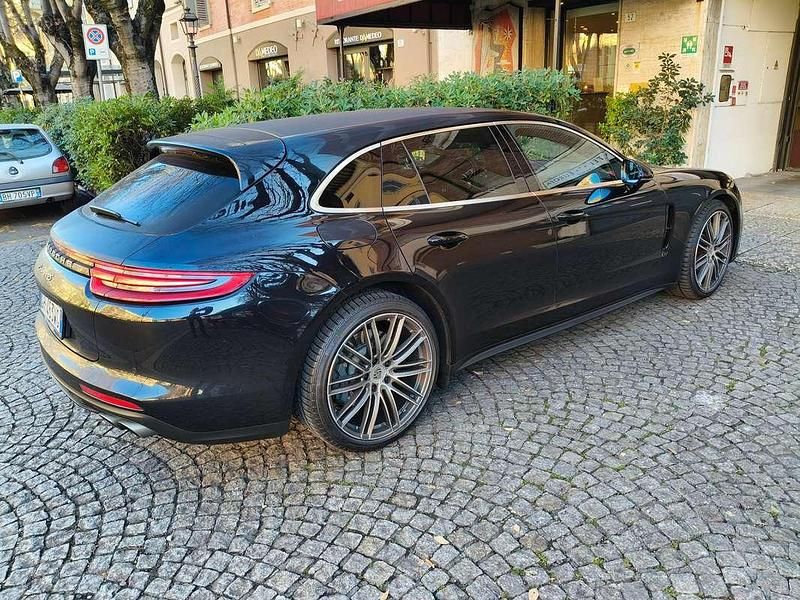 Usata Porsche Panamera Sport Turismo 441 CV (324 kW) 2018 Nero Berlina