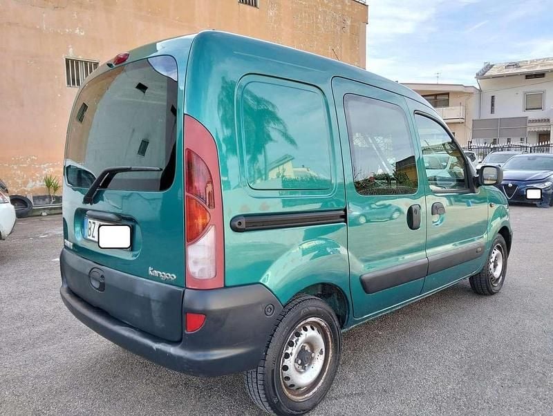 Usata Renault Kangoo 64 CV (47 kW) 2002 Verde Monovolume
