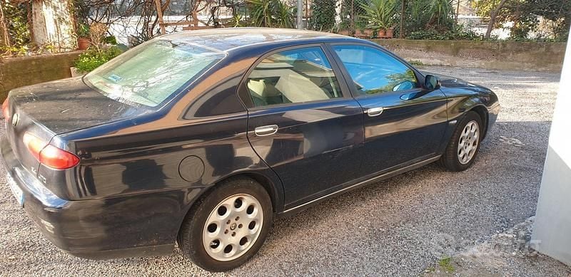 Begagnad Alfa Romeo 166 136 HK (100 kW) 1999 Blå Sedan