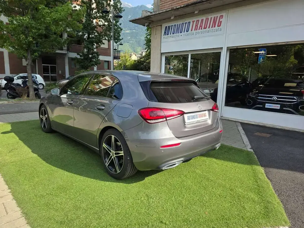 Usata Mercedes A200 150 CV (110 kW) 2019 Grigio Berlina