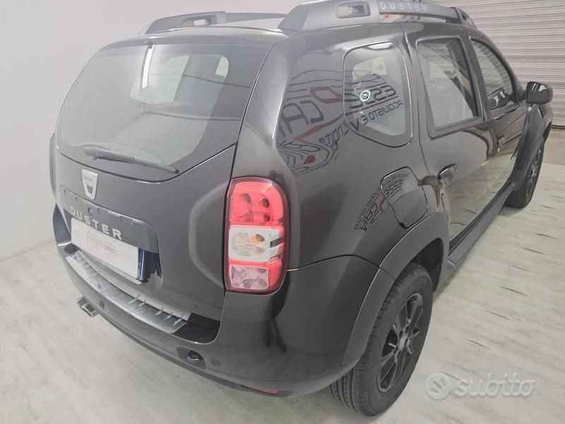 Usata Dacia Duster Lauréate 110 CV (80 kW) 2014 Nero SUV