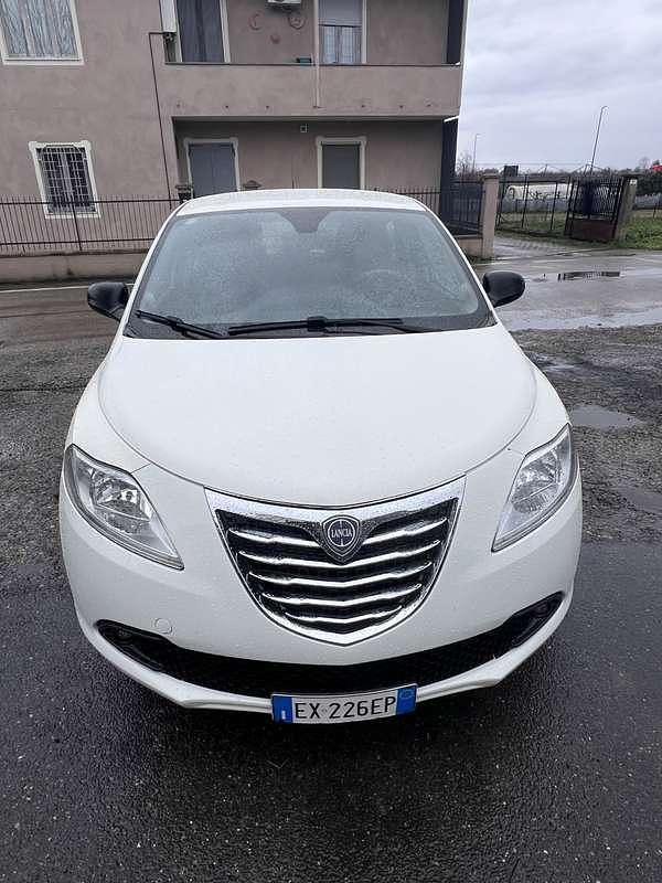 Usata Lancia Ypsilon Silver 69 CV (50 kW) 2014 Utilitaria