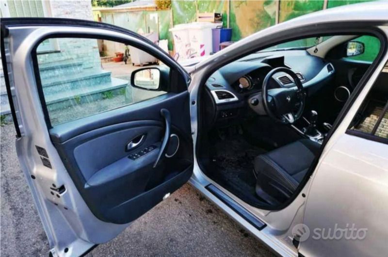 Usata Renault Mégane III 110 CV (80 kW) 2009 Grigio Utilitaria