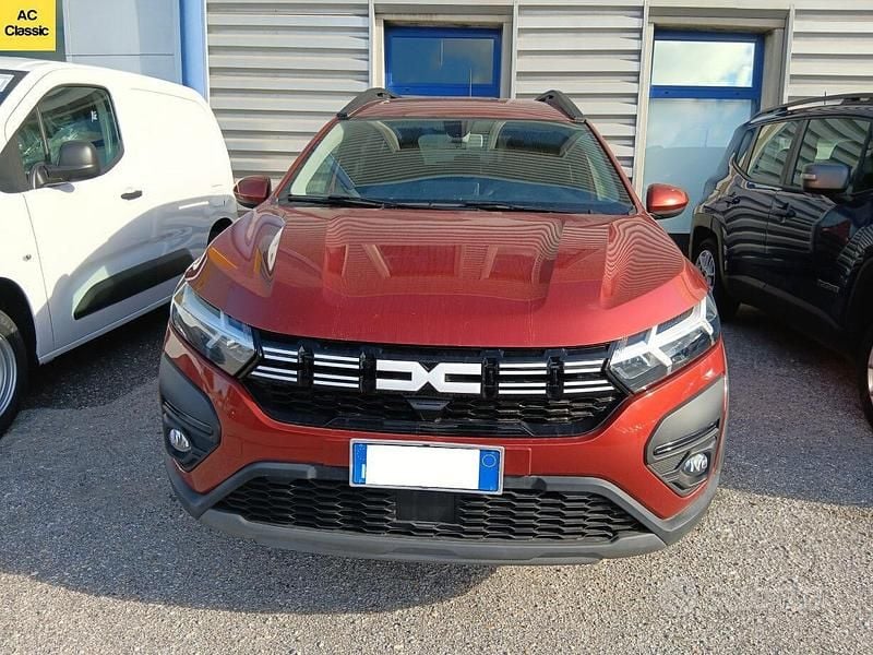 Usata Dacia Jogger Expression 110 CV (80 kW) 2023 Arancione Monovolume