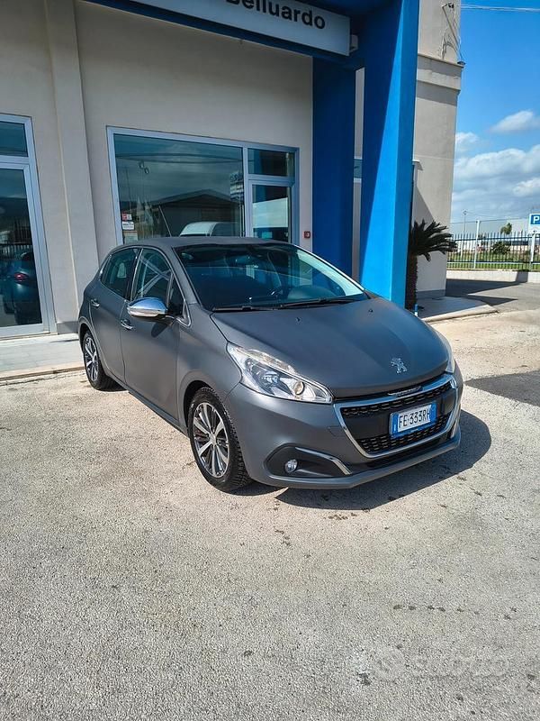 Usata Peugeot 208 Allure 74 CV (54 kW) 2016 Grigio Utilitaria