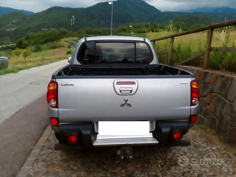 Usata Mitsubishi L200 136 CV (100 kW) 2008 Grigio Pick-up