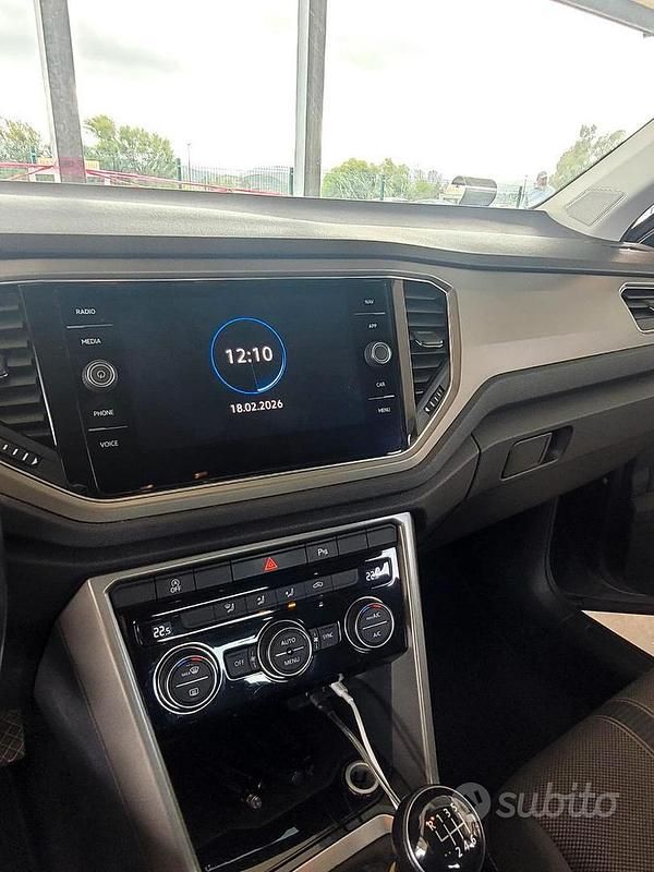 Usata VW T-Roc Business 116 CV (85 kW) 2021 Grigio SUV