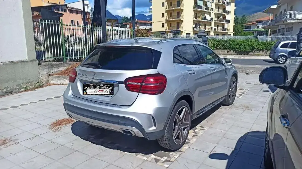 Usata Mercedes GLA200 Premium 170 CV (125 kW) 2017 Argento SUV