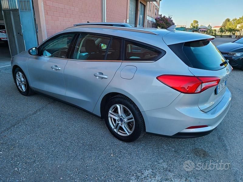 Usata Ford Focus 120 CV (88 kW) 2019 Grigio Station wagon