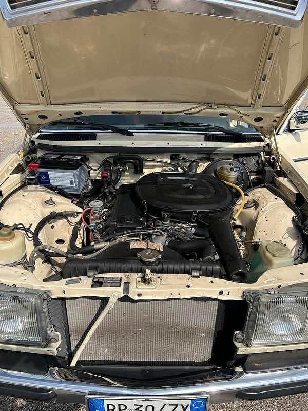 Usado Mercedes E230 136 CV (100 kW) 1984