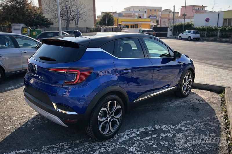 Usata Renault Captur 100 CV (73 kW) 2023 Blu SUV