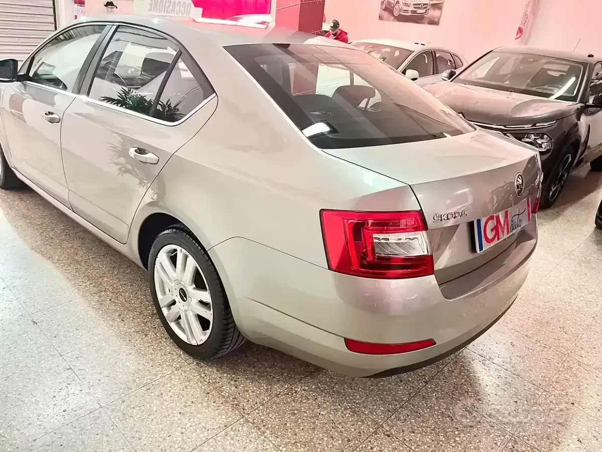 Begagnad Skoda Octavia Elegance 105 HK (77 kW) 2014 Grå Kombi