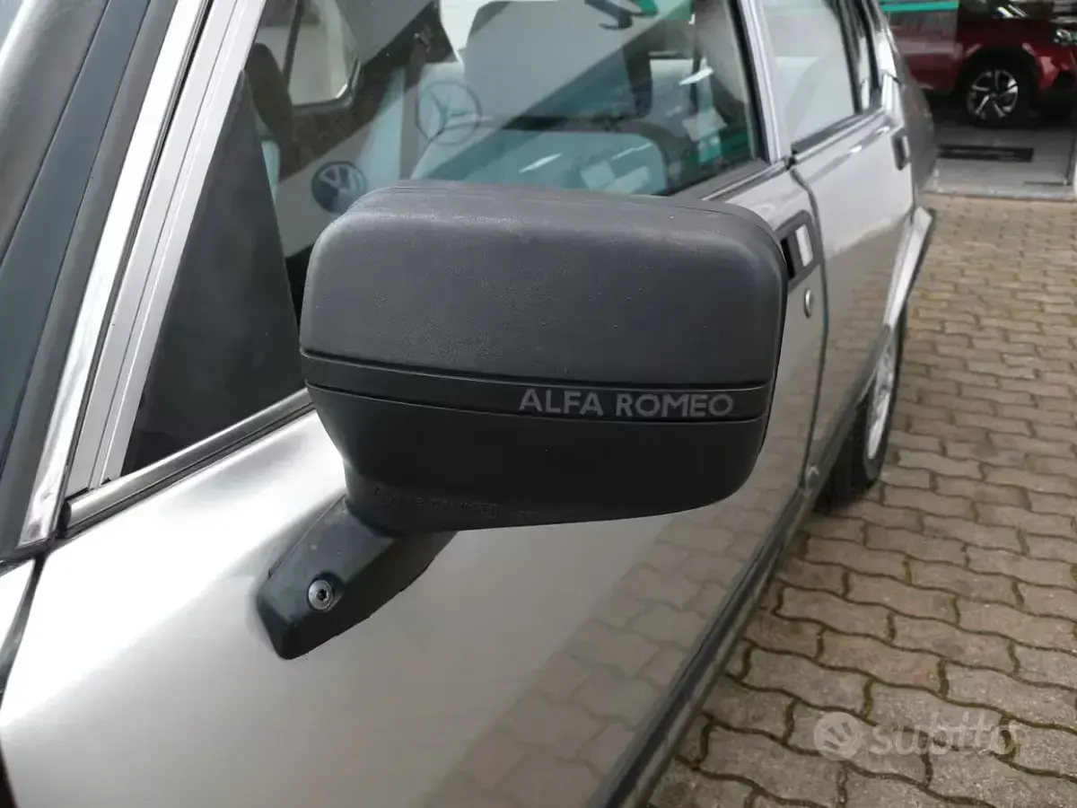 Usata Alfa Romeo Alfetta 122 CV (89 kW) 1983 Grigio Berlina