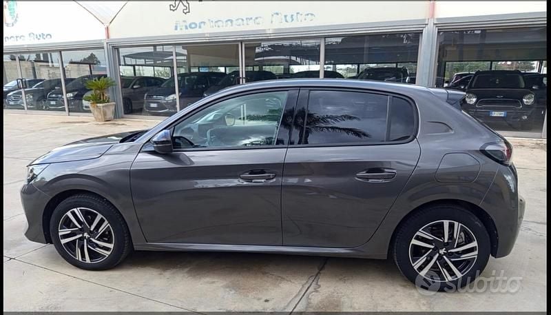 Usata Peugeot 208 Allure 101 CV (74 kW) 2022 Grigio Utilitaria