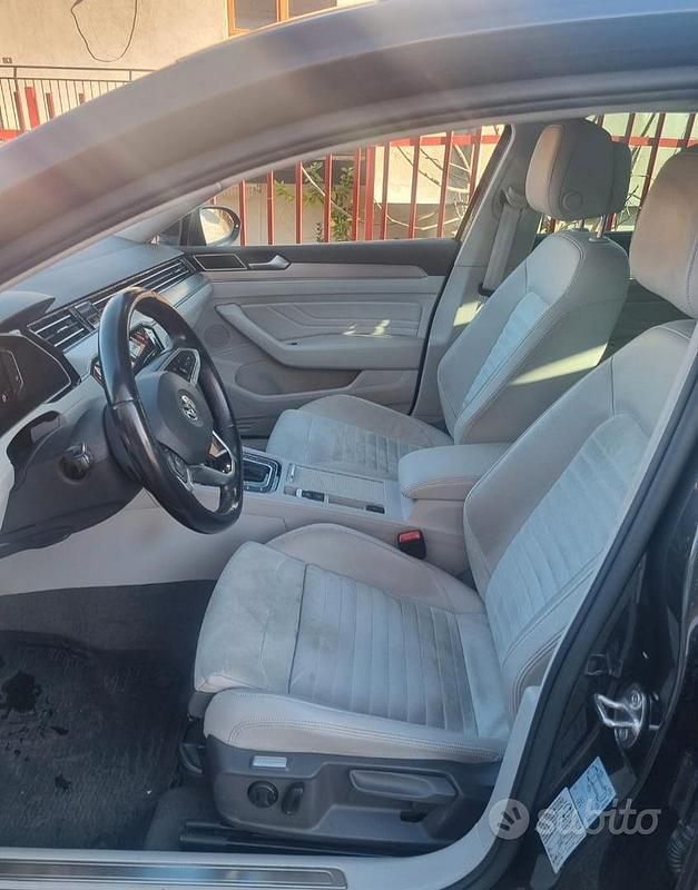 Usata VW Passat Executive 150 CV (110 kW) 2020 Grigio Station wagon