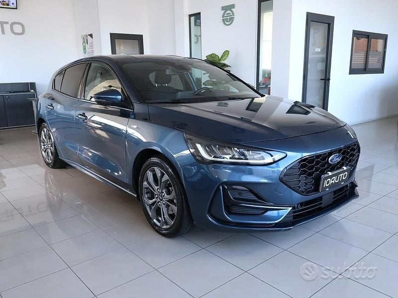 Blu Usata 2022 Ford Focus ST-Line Berlina | 19.500 € (Buon prezzo) - Immagine 1/4