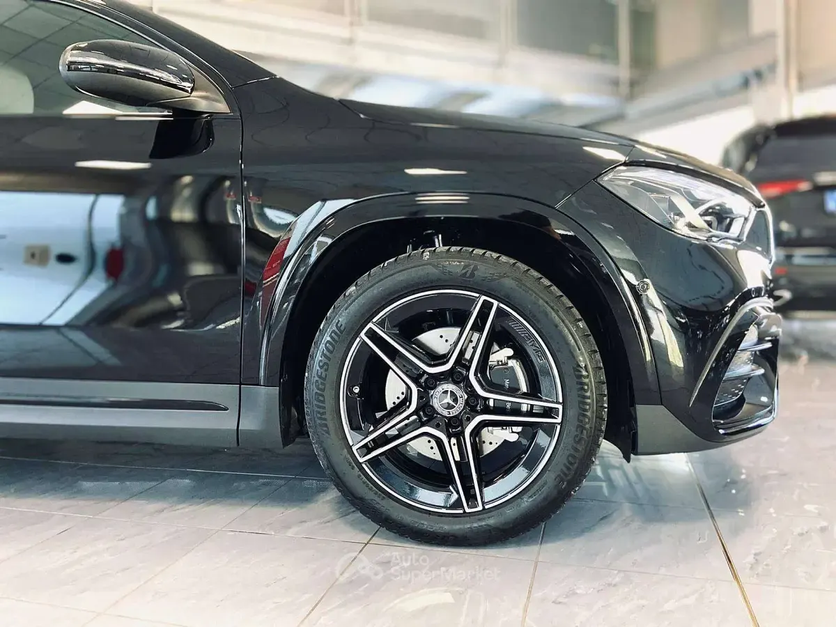 Nuova Mercedes GLA180 AMG line 136 CV (100 kW) 2026 696 nero notte SUV