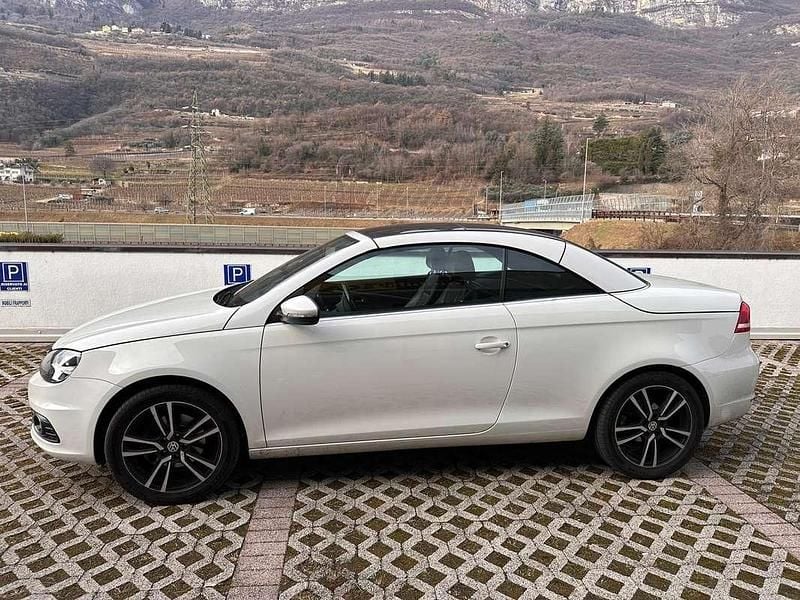 Usata VW Eos 122 CV (89 kW) 2013 Bianco Cabrio