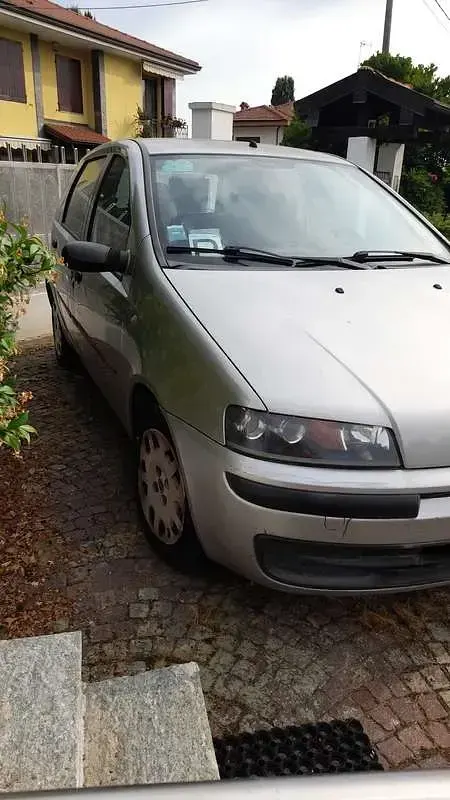 Usata Fiat Punto 60 CV (44 kW) 2002 Argento Utilitaria