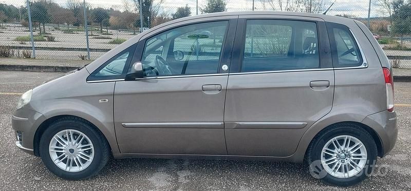 Usata Lancia Musa 78 CV (57 kW) 2010 Marrone Monovolume