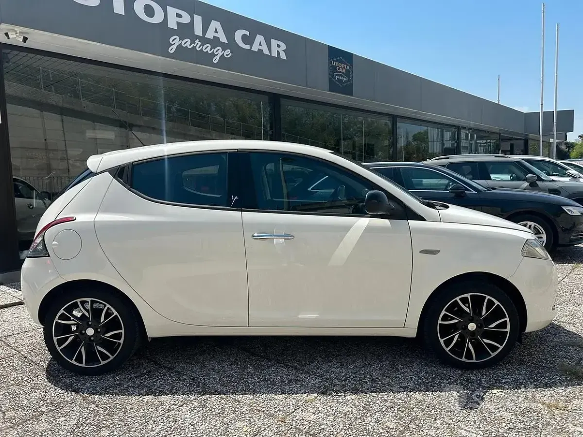 Usata Lancia Ypsilon Gold 69 CV (50 kW) 2012 Bianco Utilitaria