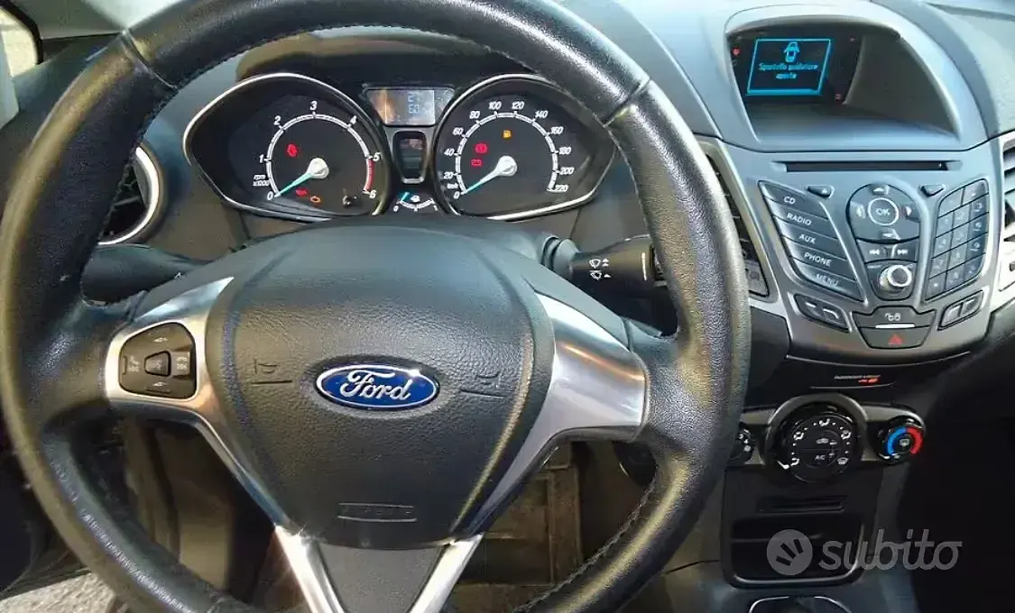 Usata Ford Fiesta 75 CV (55 kW) 2015 Bianco Utilitaria