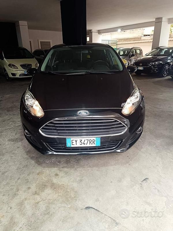 Usata Ford Fiesta 75 CV (55 kW) 2015 Nero Berlina