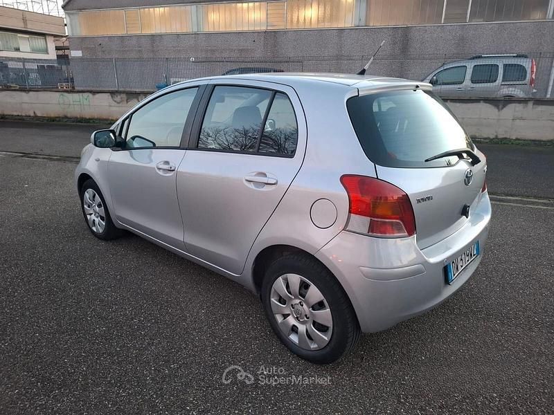 Usata Toyota Yaris 69 CV (50 kW) 2009 Grigio Berlina