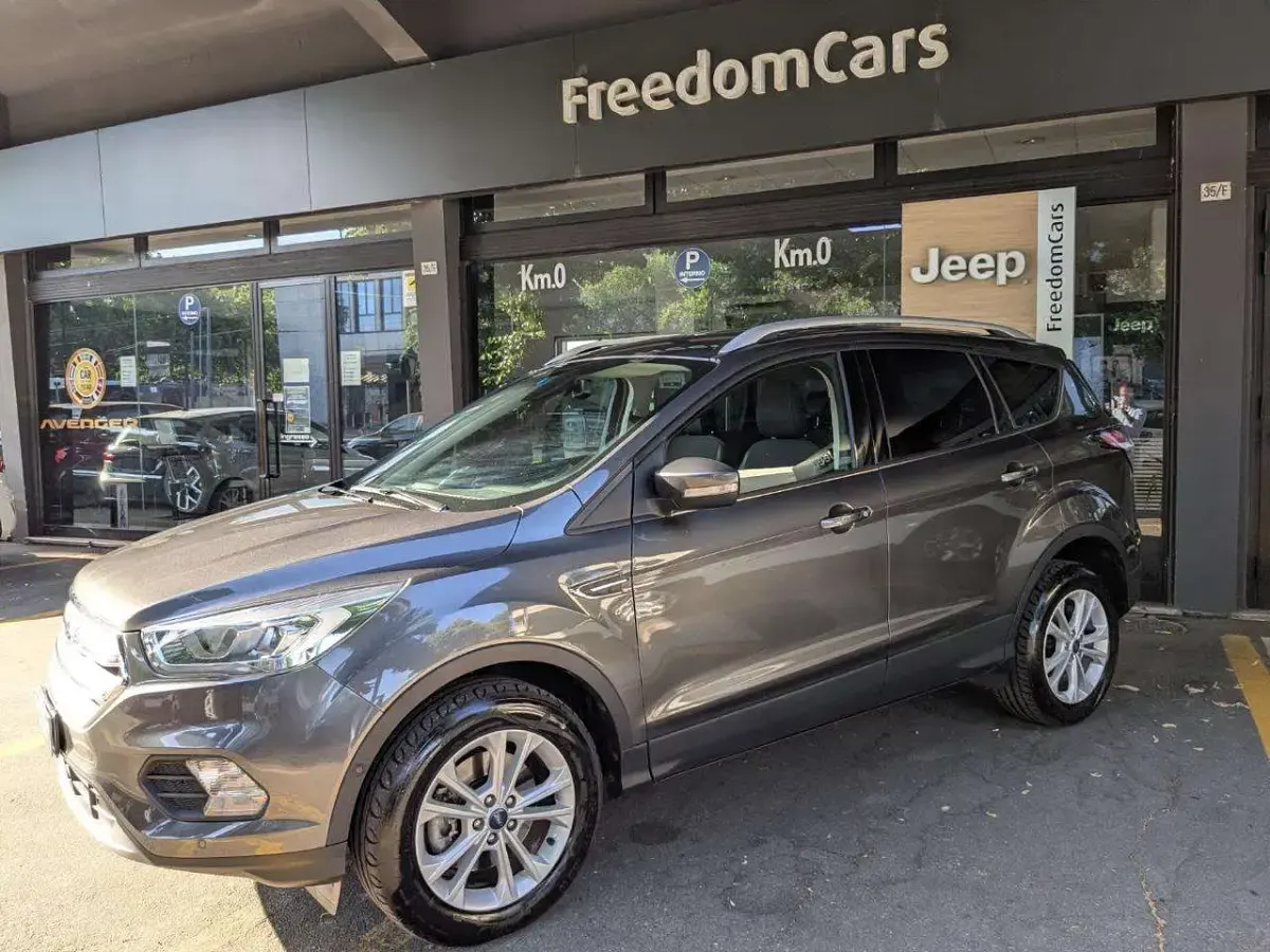 Usata Ford Kuga Titanium 120 CV (88 kW) 2018 Grigio granite SUV