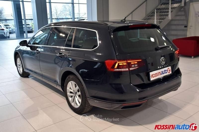 Usata VW Passat Business+ 150 CV (110 kW) 2024 Nero Station wagon