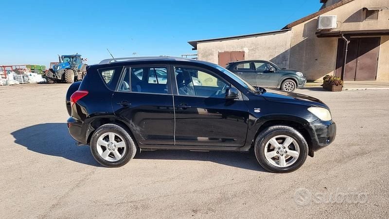 Usata Toyota RAV4 136 CV (100 kW) 2007 Nero SUV