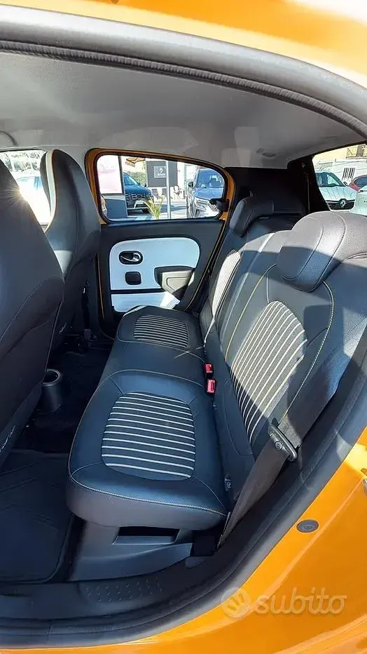 Usata Renault Twingo Techno 60 kW (82 CV) 2023 Arancione Utilitaria