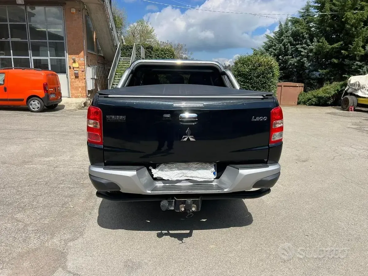 Usata Mitsubishi L200 181 CV (133 kW) 2016 Nero Pick-up
