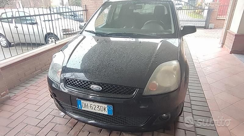 Usata Ford Fiesta Titanium 68 CV (50 kW) 2007 Nero Berlina