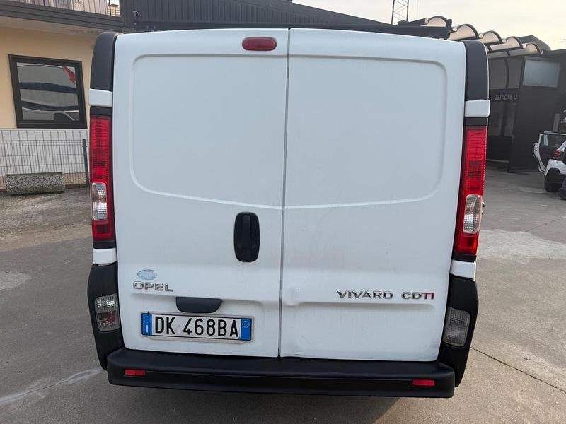 Usata Opel Vivaro 114 CV (83 kW) 2007 Bianco Monovolume
