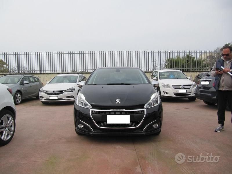 Usata Peugeot 208 Allure 101 CV (74 kW) 2020 Nero Utilitaria