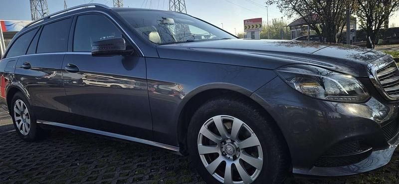 Usata Mercedes E300 Premium 204 CV (150 kW) 2014 Blu/azzurro Station wagon