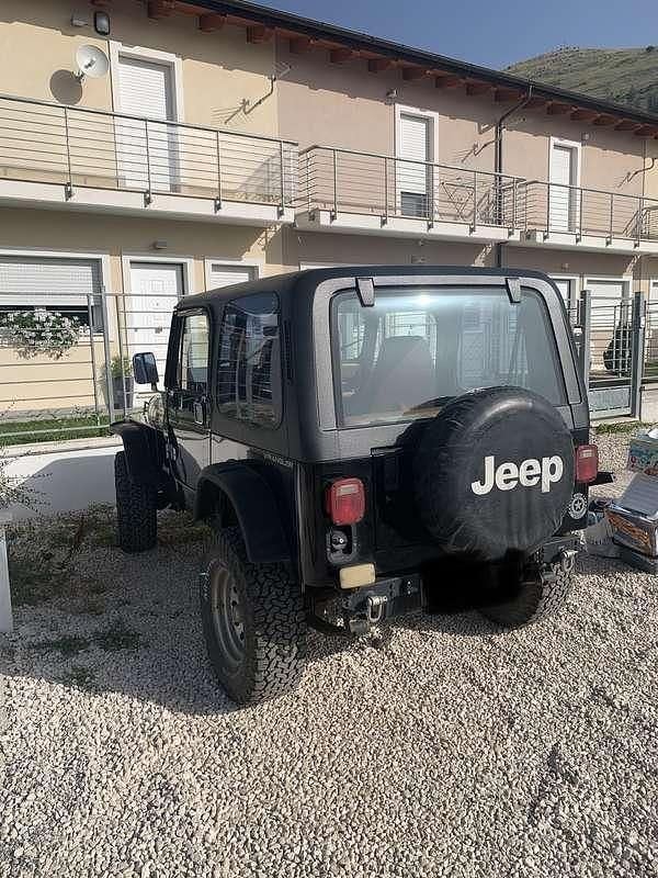Usata Jeep Wrangler Laredo 120 CV (88 kW) 1994 Nero SUV